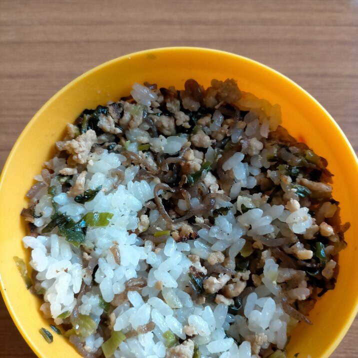 こんにゃく入りの肉味噌混ぜご飯